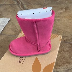 New Koolabuura by UGG toddlers size 7 boots
